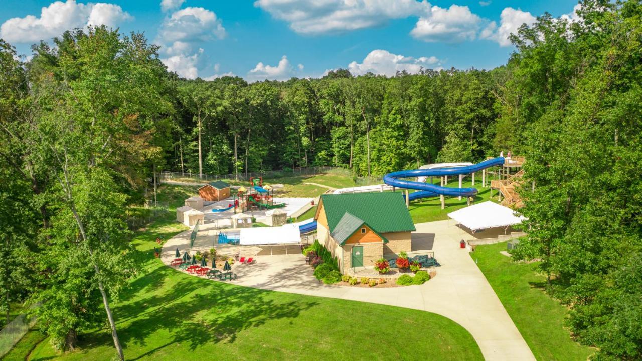 Lake Rudolph Campground & Rv Resort Santa Claus Exterior photo