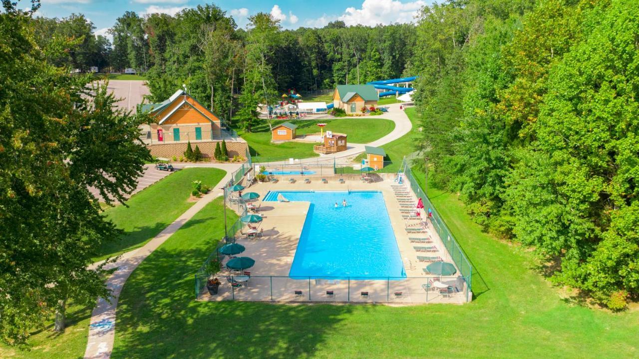 Lake Rudolph Campground & Rv Resort Santa Claus Exterior photo