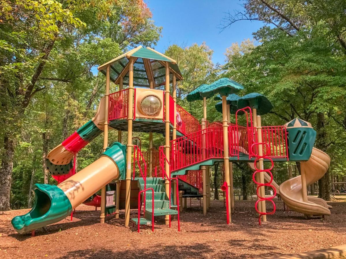Lake Rudolph Campground & Rv Resort Santa Claus Exterior photo