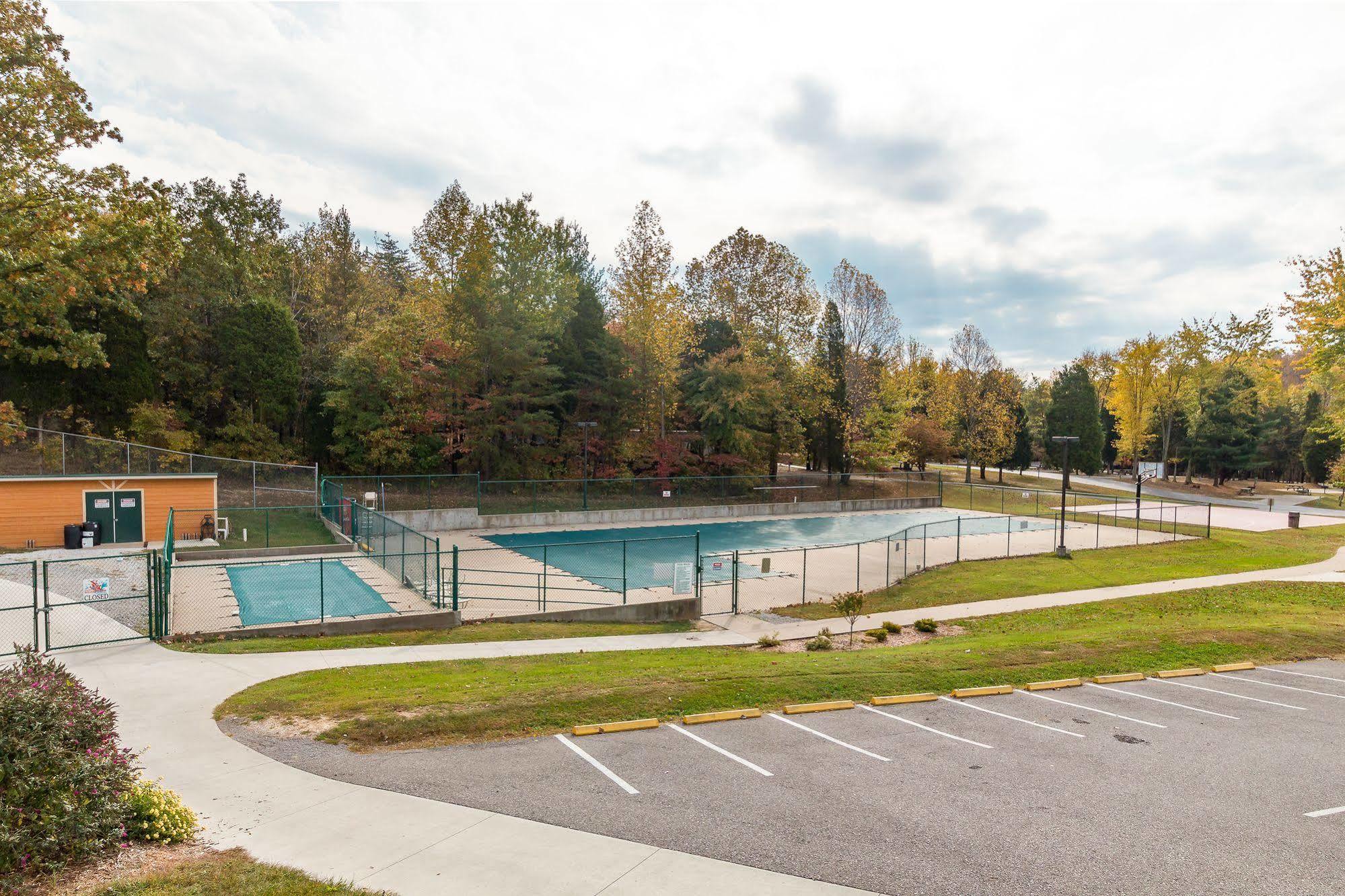 Lake Rudolph Campground & Rv Resort Santa Claus Exterior photo