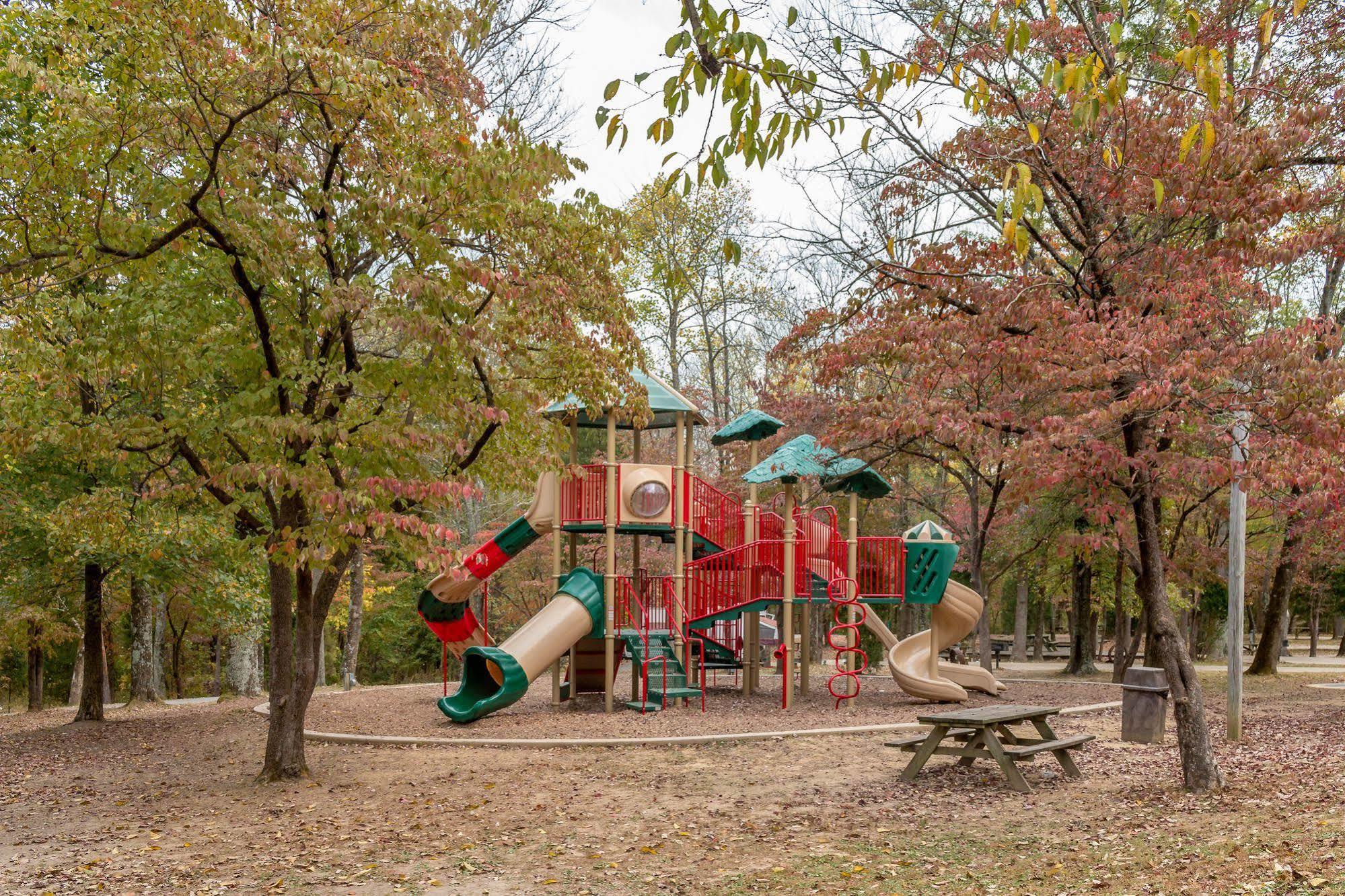 Lake Rudolph Campground & Rv Resort Santa Claus Exterior photo